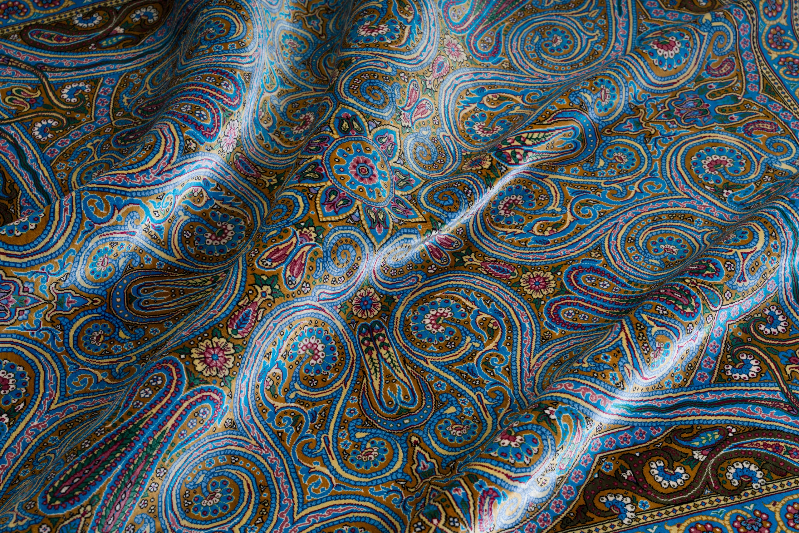 فرش تمام ابریشم یک در یک نقش ترمه