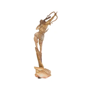 مجسمه آرش کمانگیر بر شاخ بزکوهی