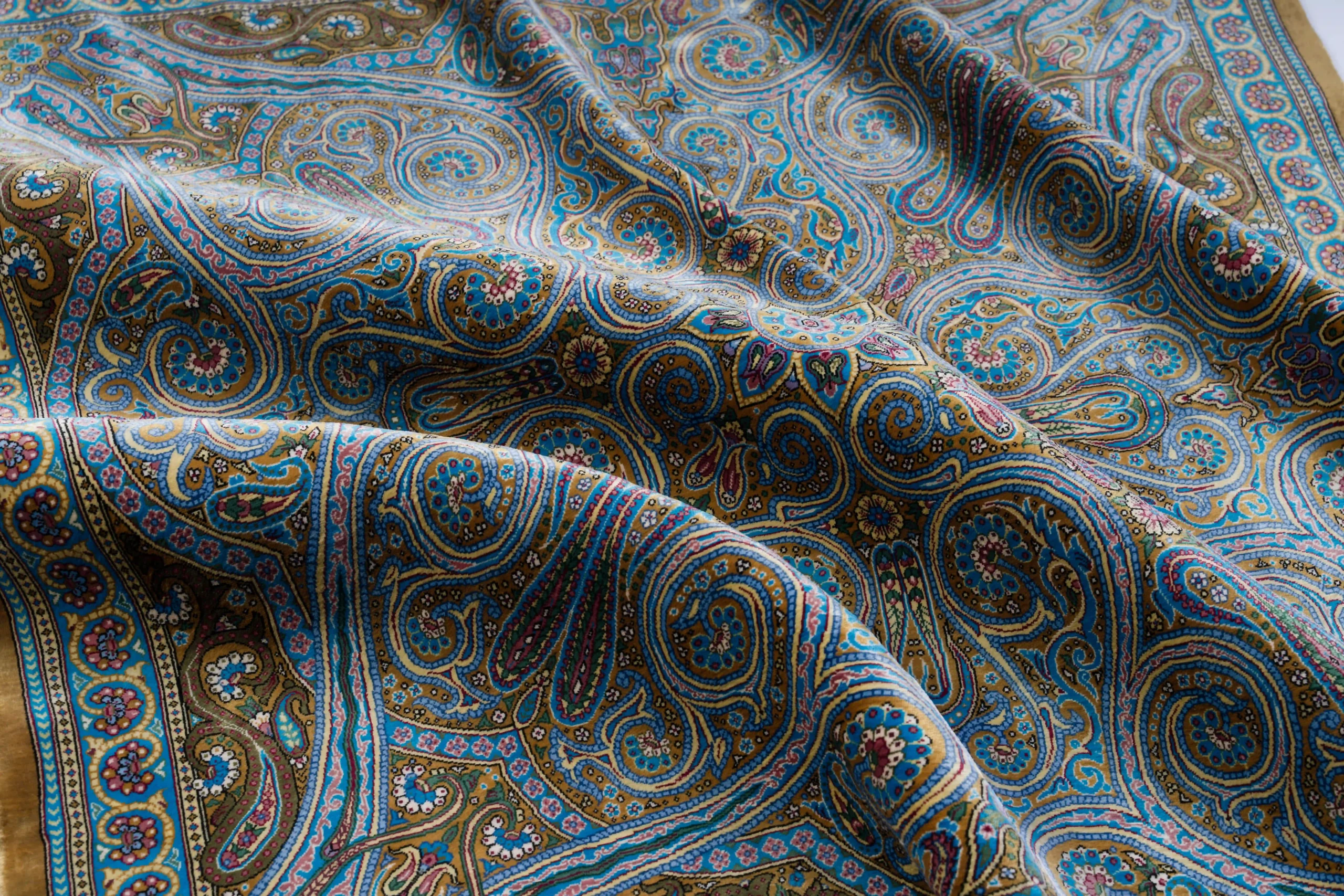 فرش ابریشم یک در یک نقش ترمه